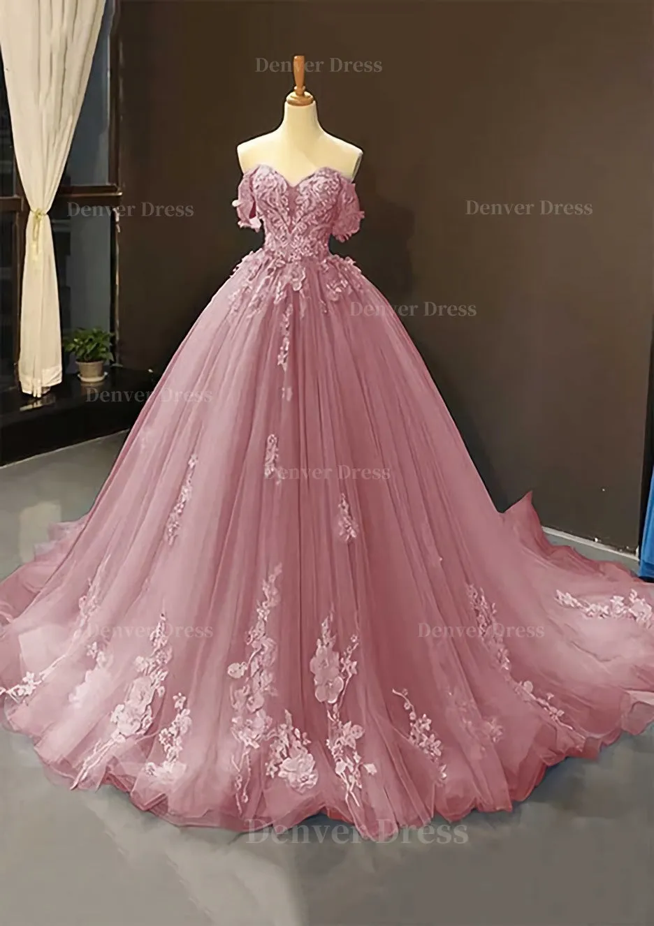 Ball Gown Off-the-Shoulder Sweep Train Tulle Prom Dress With Appliqued