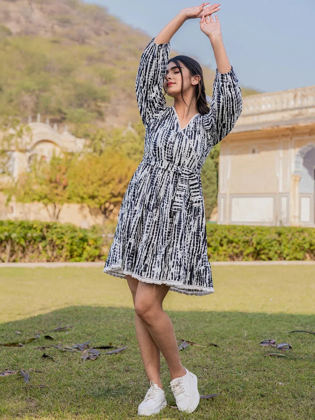 Black And White Pure Cotton Tie Dye Less Border Tassels Were Dress