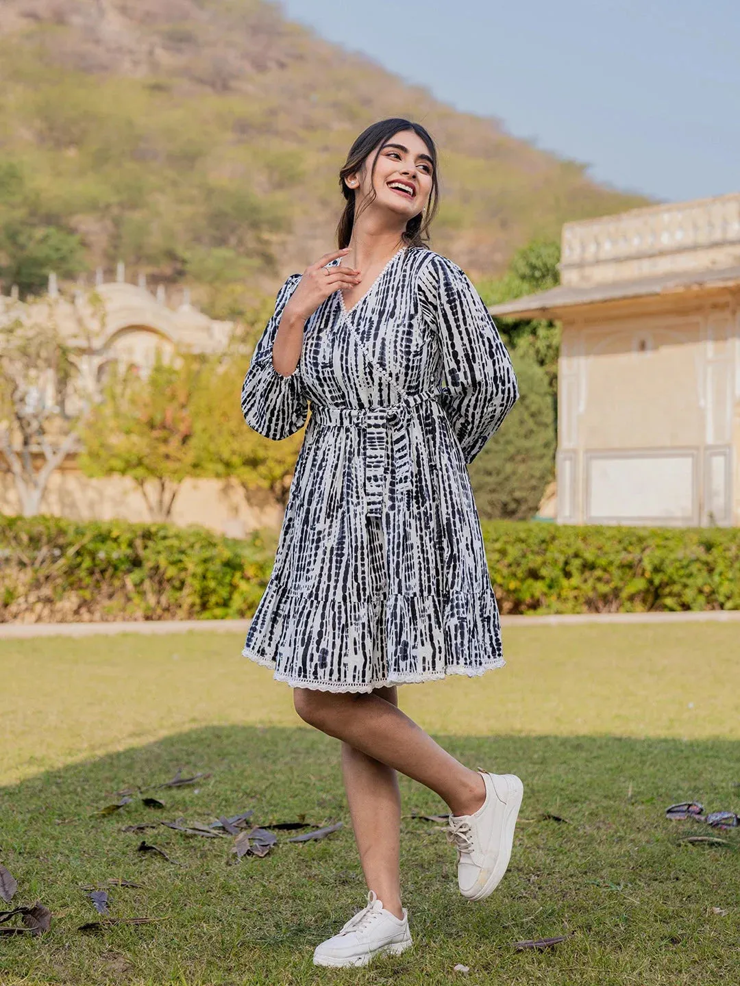 Black And White Pure Cotton Tie Dye Less Border Tassels Were Dress