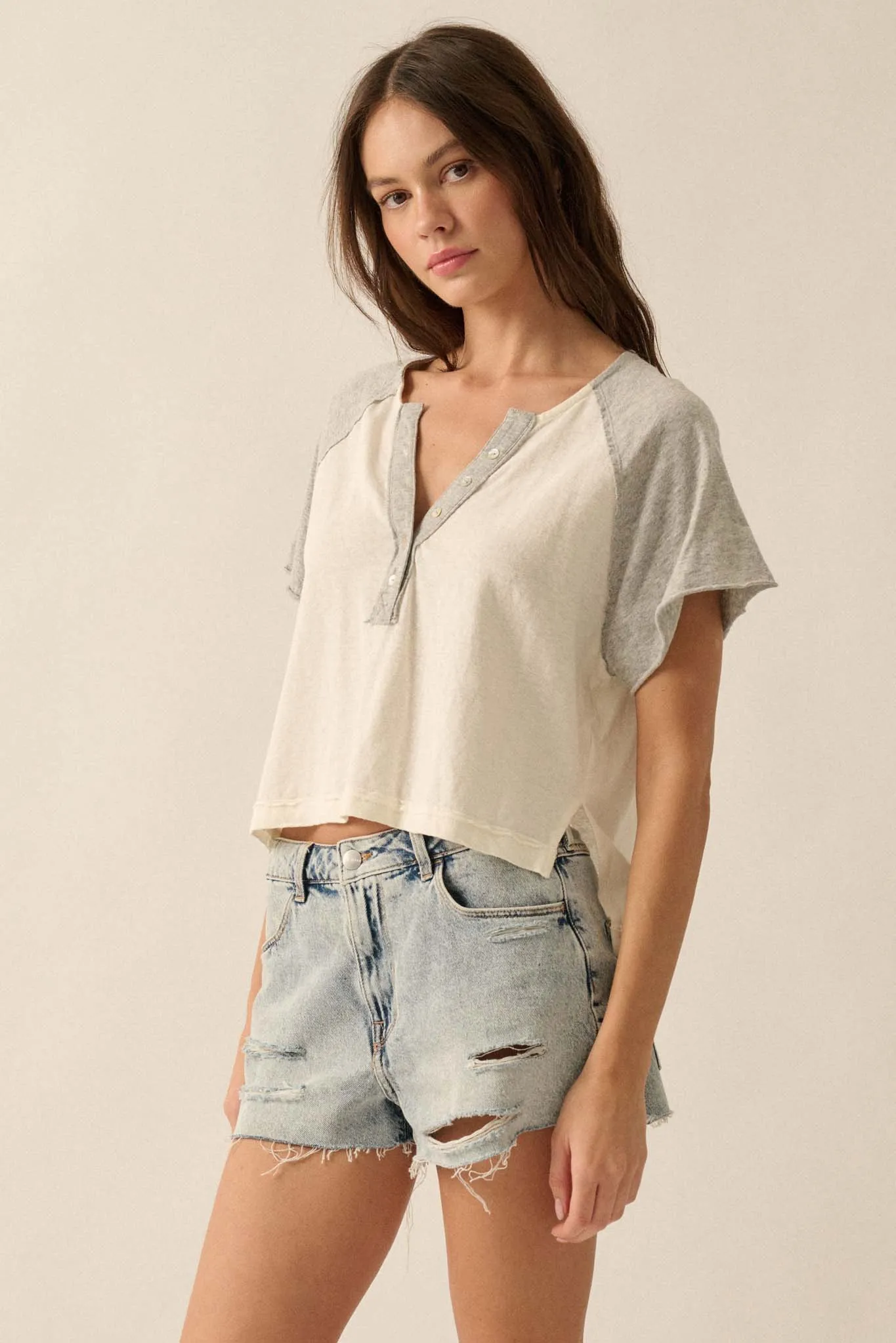 Easy Fit Cropped Raw-Edge Henley Raglan Tee