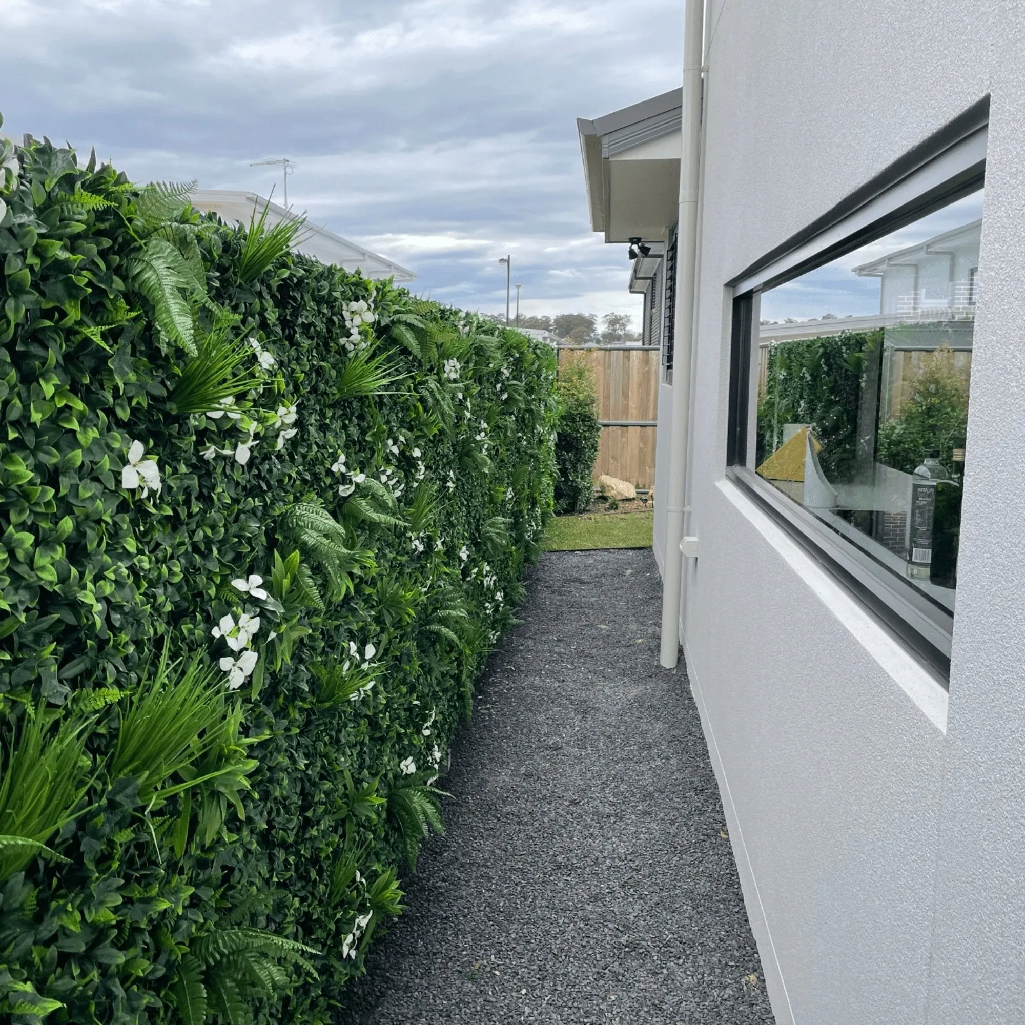 Flowering White Jasmine Fake Green Wall / Artificial Vertical Garden 1m x 1m UV Resistant