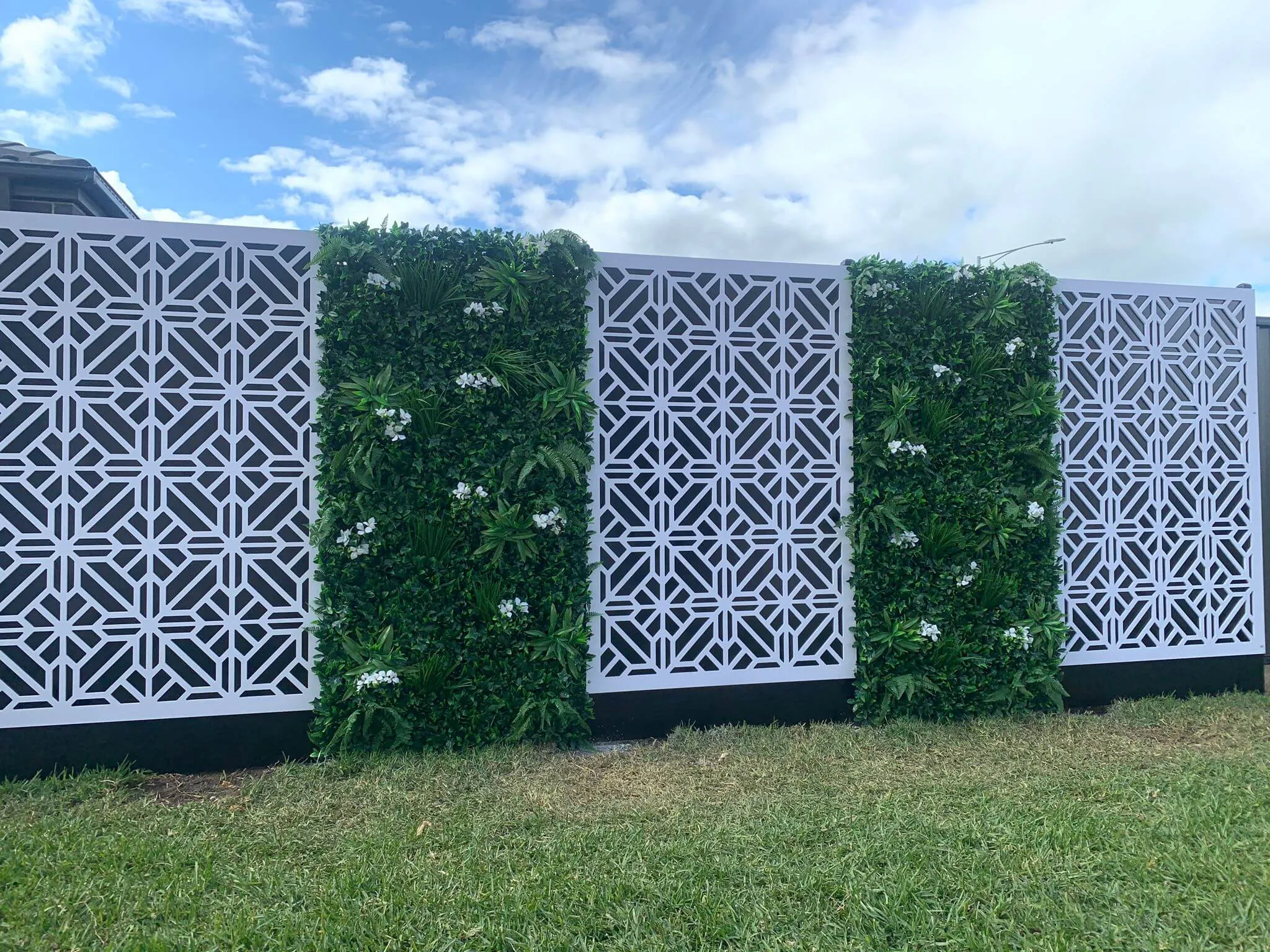 Flowering White Jasmine Fake Green Wall / Artificial Vertical Garden 1m x 1m UV Resistant